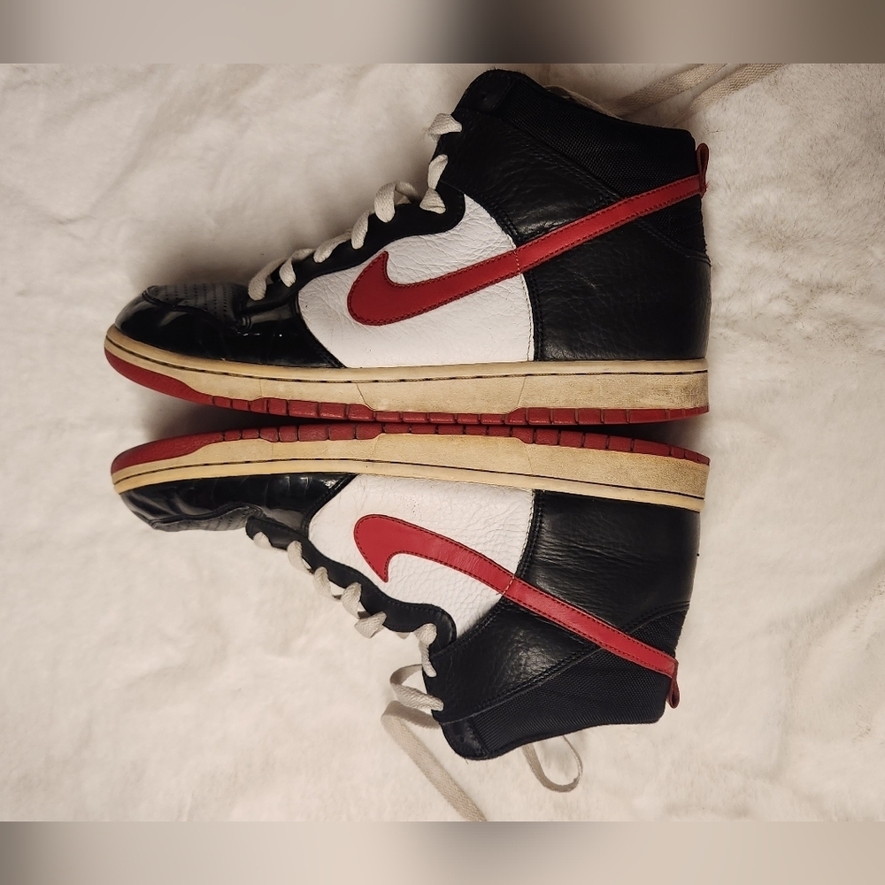 Nike Men's Black and Red High-Top Sneakers - Picture 6 of 11